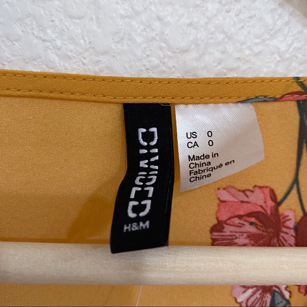 H&M yellow floral blouse - Picture 3 of 3